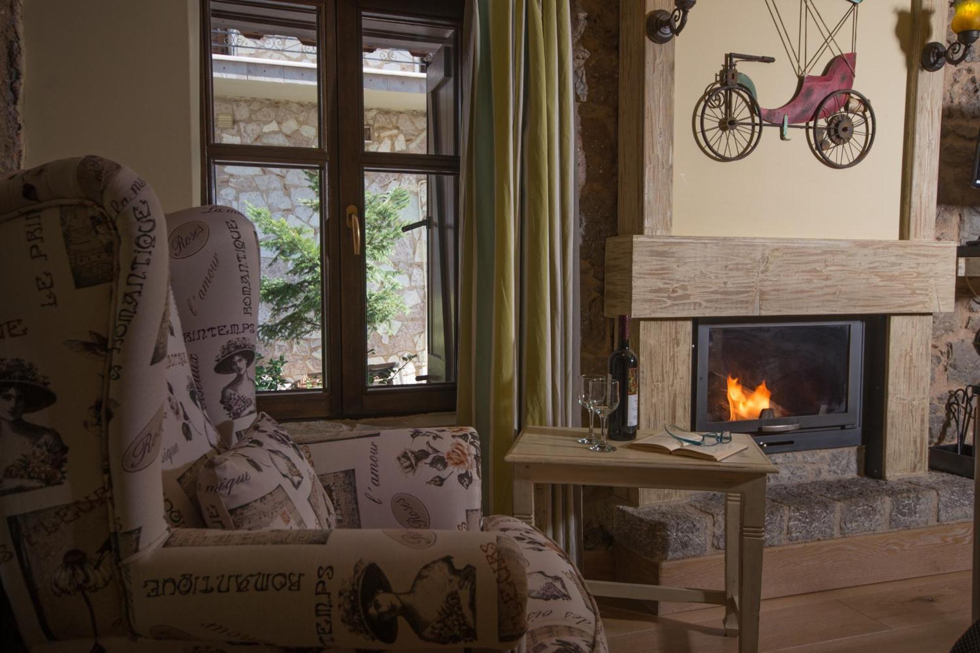 Alexandros Guesthouse Arachova Eksteriør billede
