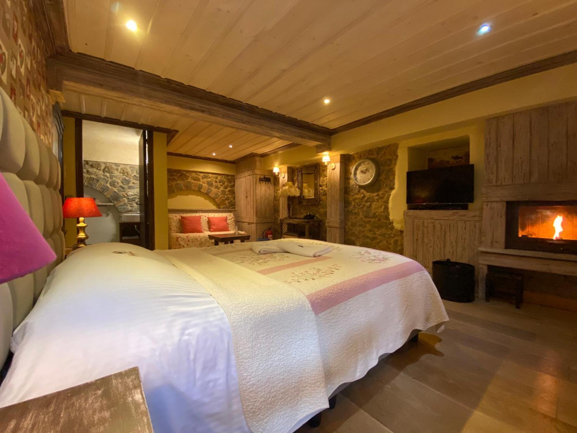 Alexandros Guesthouse Arachova Eksteriør billede