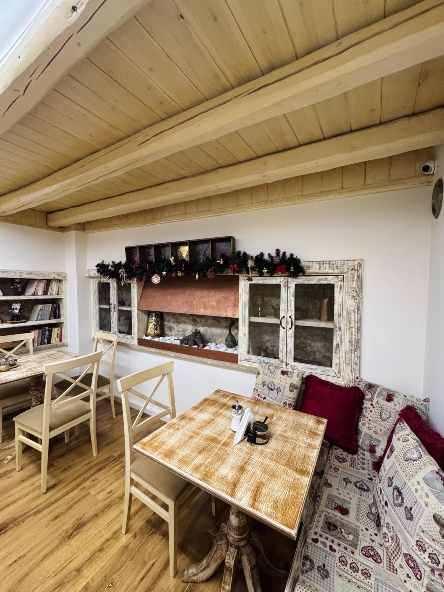 Alexandros Guesthouse Arachova Eksteriør billede