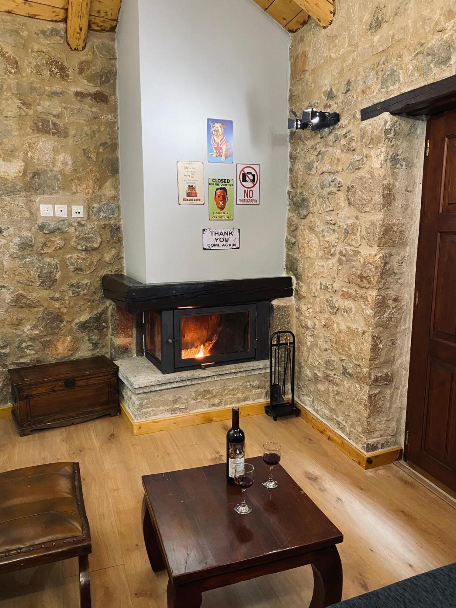 Alexandros Guesthouse Arachova Eksteriør billede