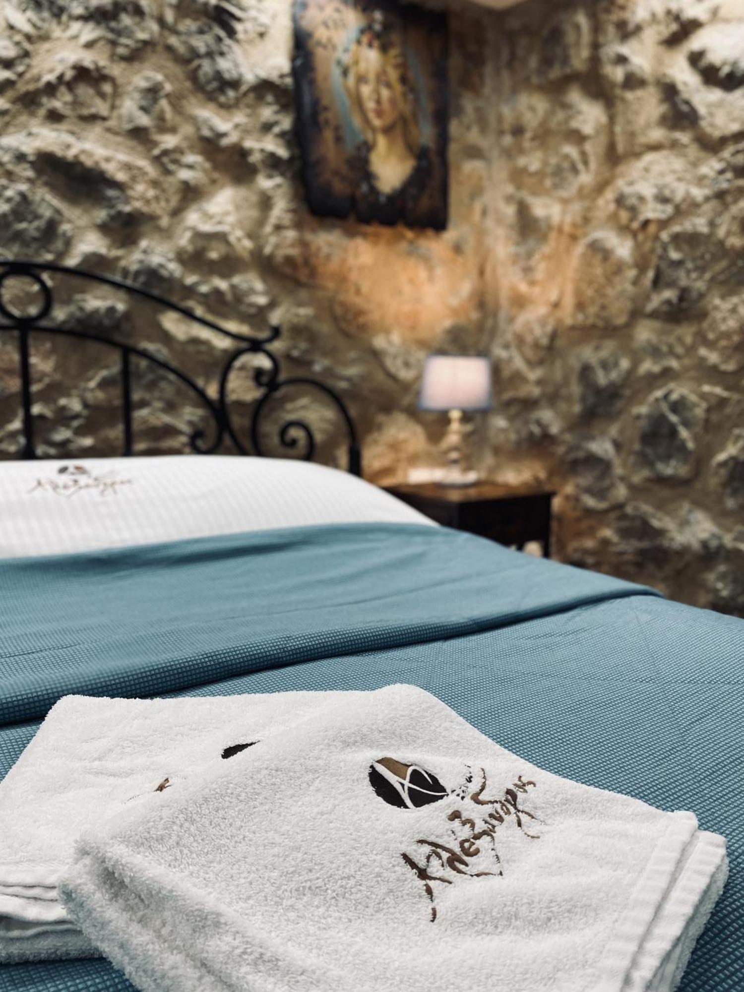 Alexandros Guesthouse Arachova Eksteriør billede