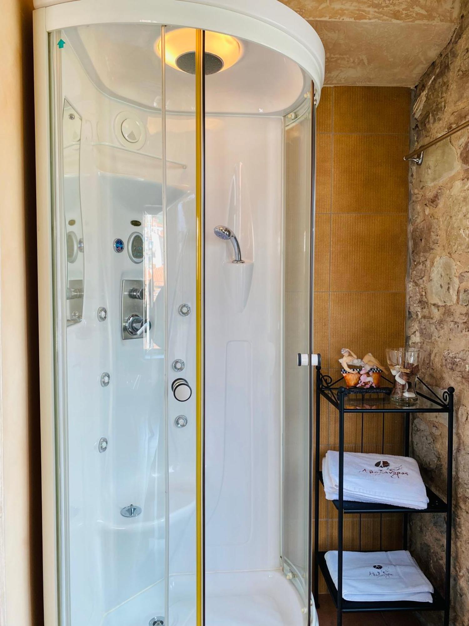 Alexandros Guesthouse Arachova Eksteriør billede