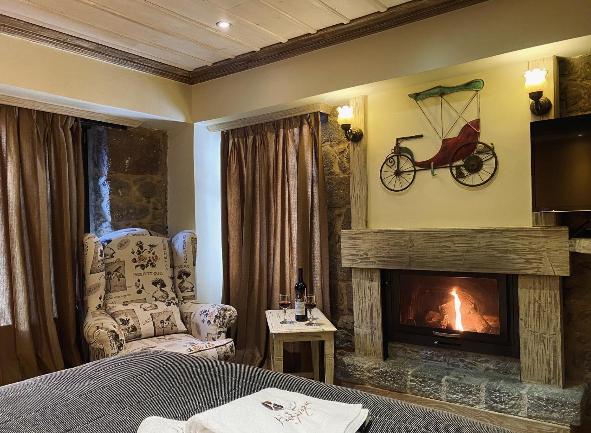 Alexandros Guesthouse Arachova Eksteriør billede